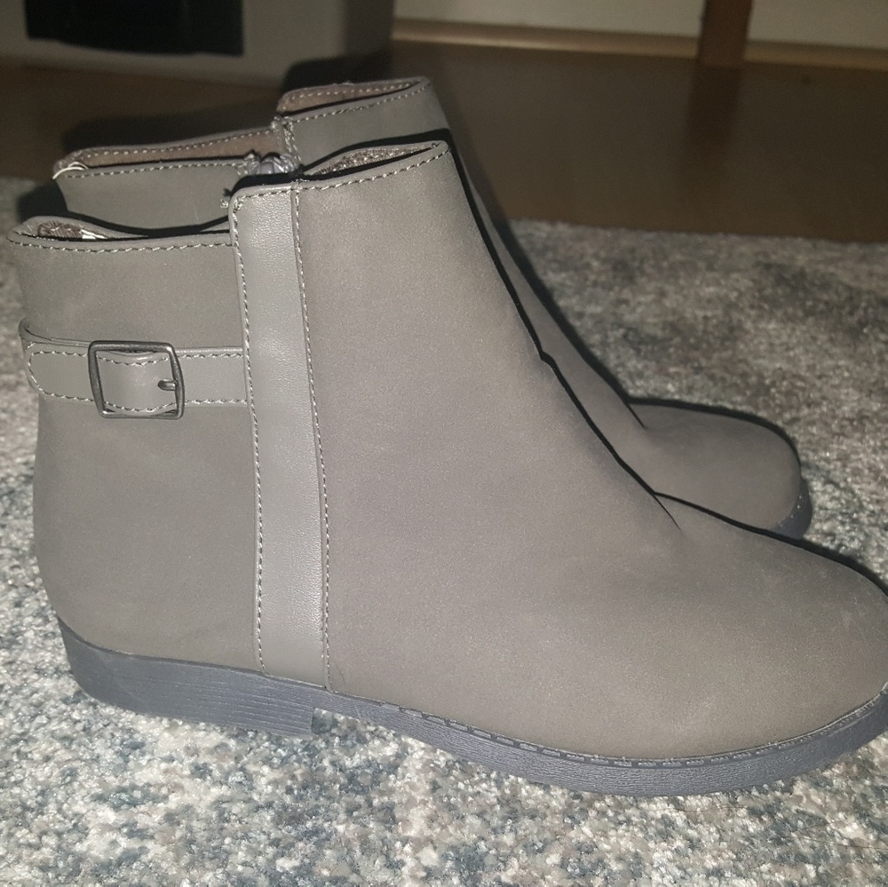 Gray booties (children's 4/woman's 6)